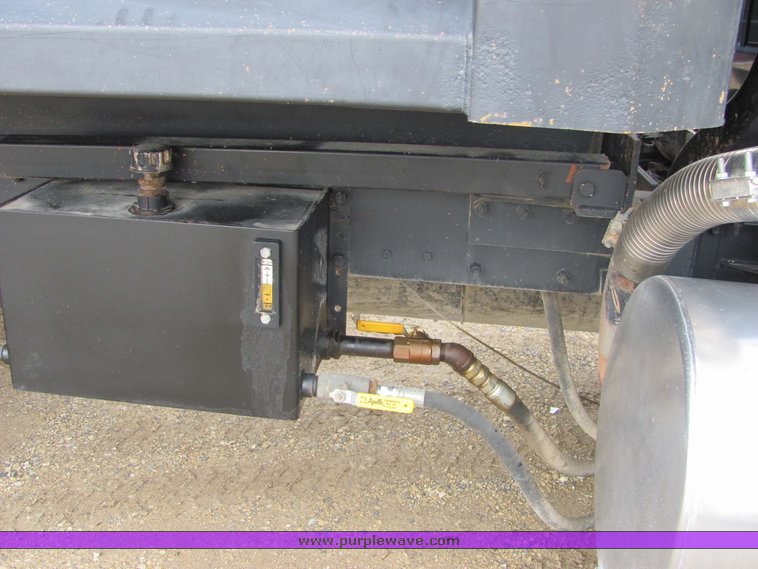 image for item 3204 1987 Mack R688ST tandem axle dump truck