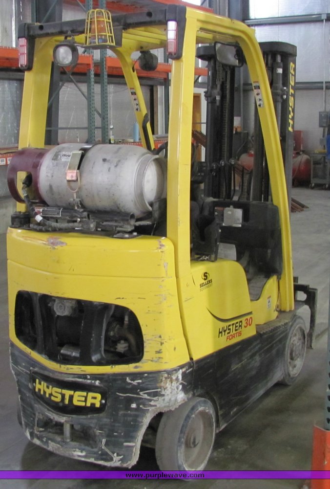 Hyster 30 Fortis forklift in Hesston, KS Item 3316 sold Purple Wave