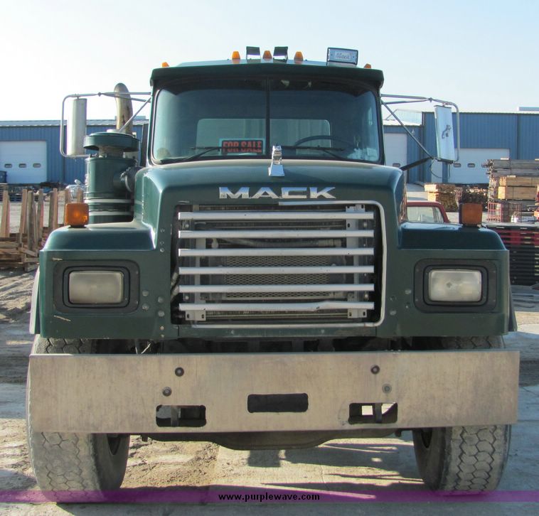 image for item 3422 1994 Mack RD690S concrete truck