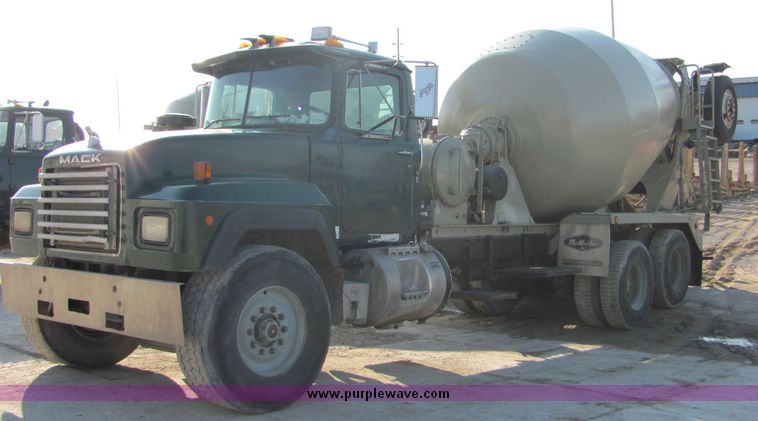 image for item 3422 1994 Mack RD690S concrete truck