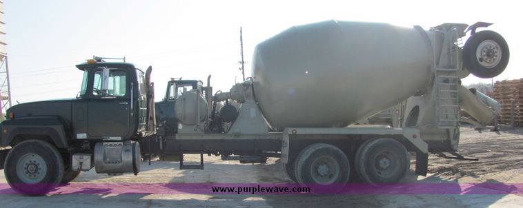 image for item 3422 1994 Mack RD690S concrete truck