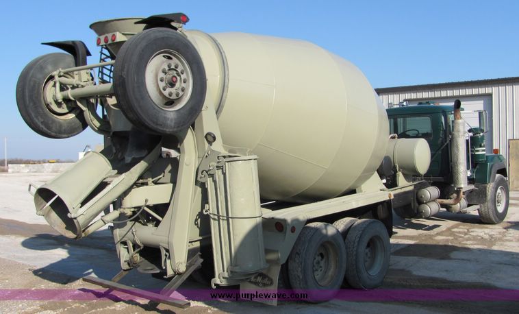 image for item 3422 1994 Mack RD690S concrete truck