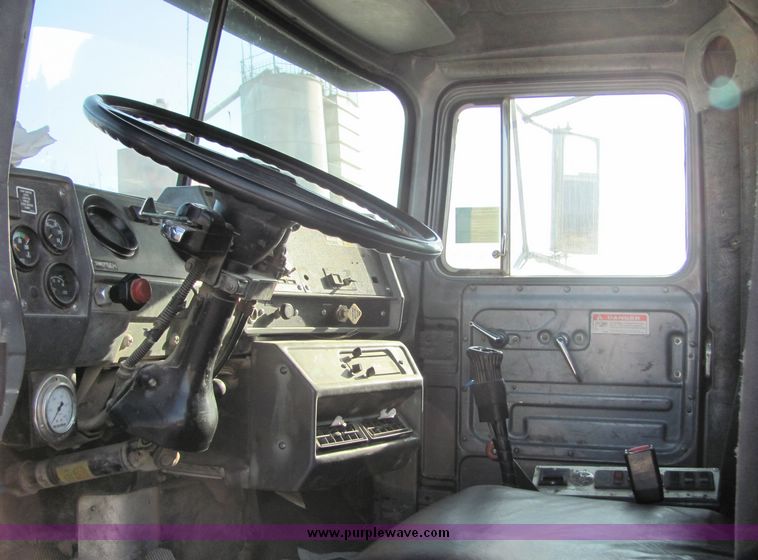 image for item 3422 1994 Mack RD690S concrete truck