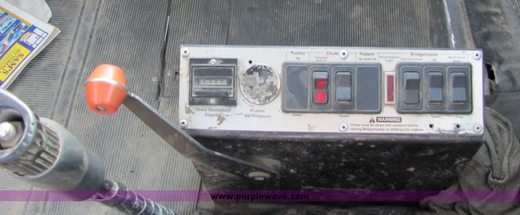 image for item 3422 1994 Mack RD690S concrete truck