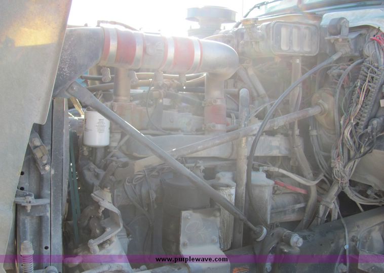 image for item 3422 1994 Mack RD690S concrete truck