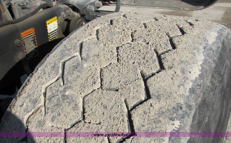 image for item 3422 1994 Mack RD690S concrete truck