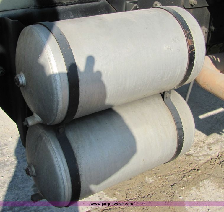 image for item 3422 1994 Mack RD690S concrete truck