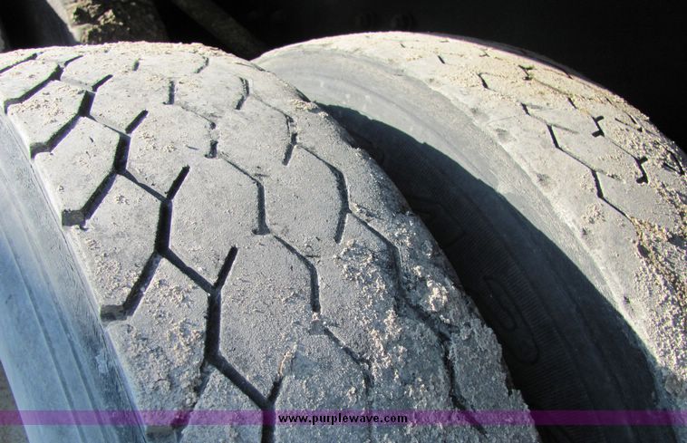 image for item 3422 1994 Mack RD690S concrete truck