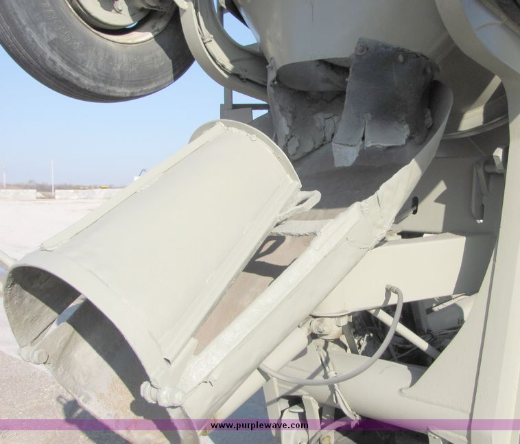 image for item 3422 1994 Mack RD690S concrete truck