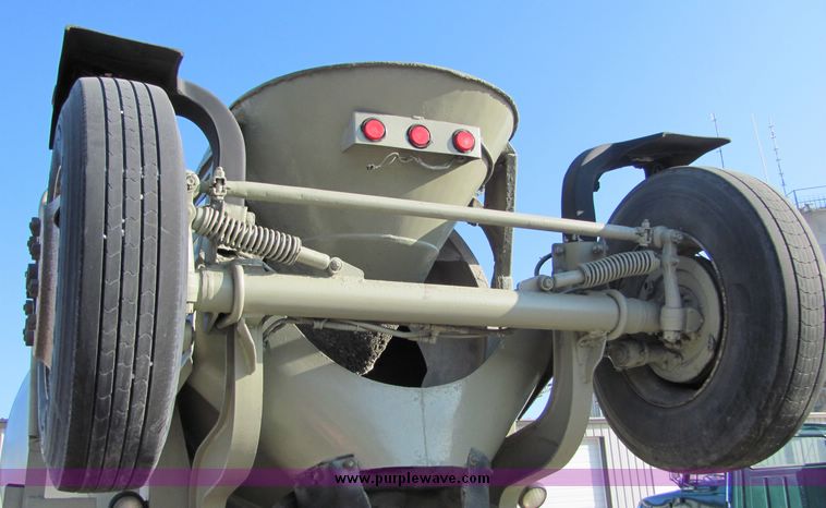 image for item 3422 1994 Mack RD690S concrete truck