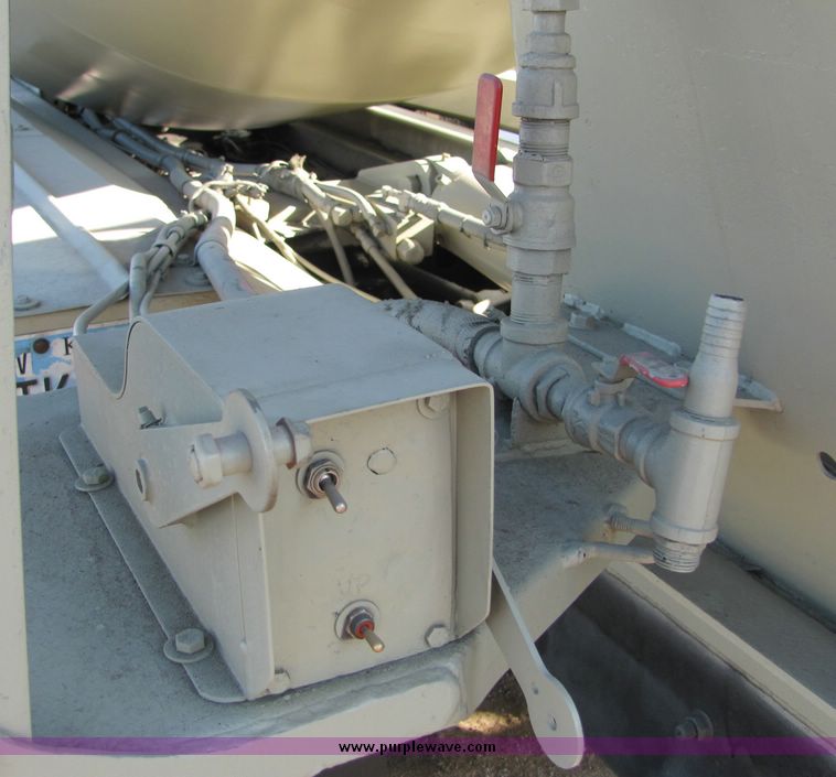 image for item 3422 1994 Mack RD690S concrete truck