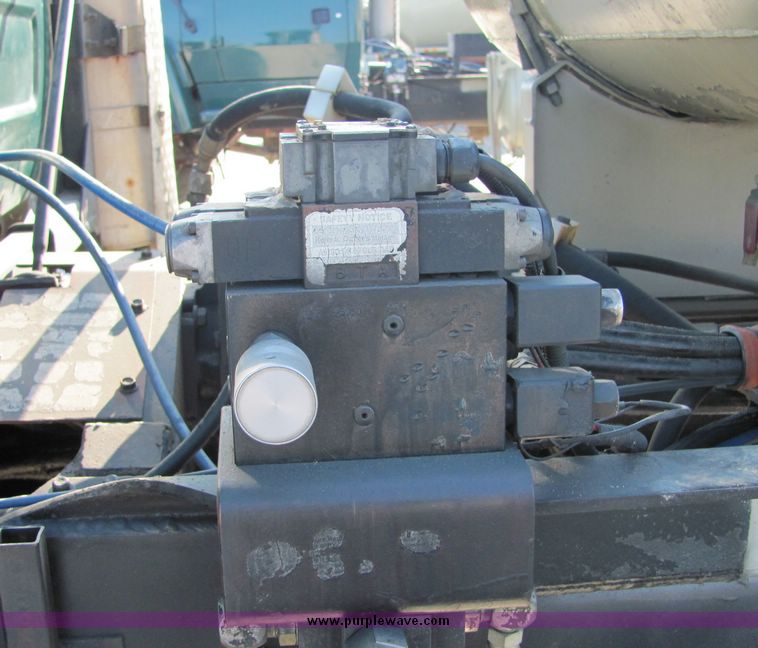 image for item 3422 1994 Mack RD690S concrete truck