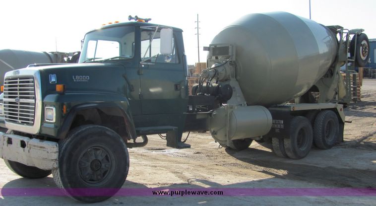 image for item 3423 1994 Ford LT8000 concrete truck