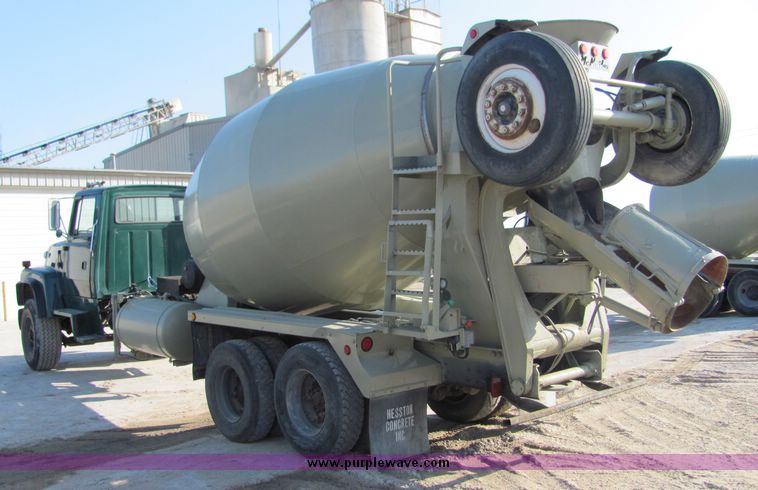 image for item 3423 1994 Ford LT8000 concrete truck