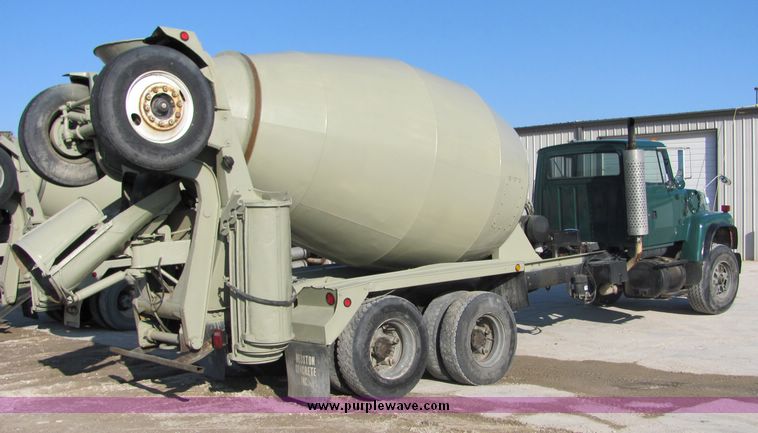 image for item 3423 1994 Ford LT8000 concrete truck