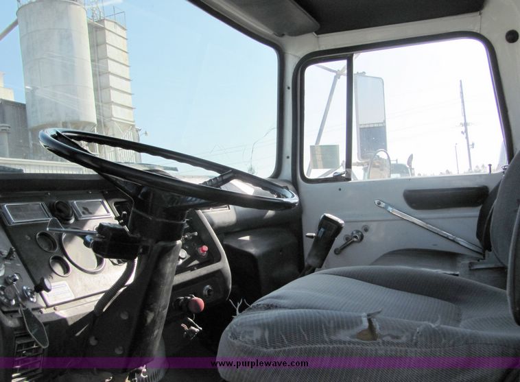 image for item 3423 1994 Ford LT8000 concrete truck