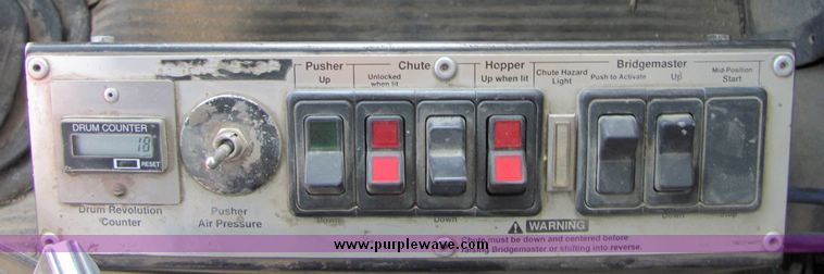 image for item 3423 1994 Ford LT8000 concrete truck