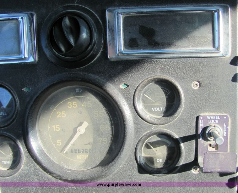 image for item 3423 1994 Ford LT8000 concrete truck