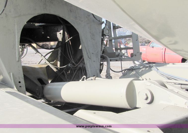 image for item 3423 1994 Ford LT8000 concrete truck