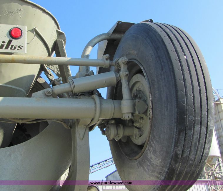 image for item 3423 1994 Ford LT8000 concrete truck