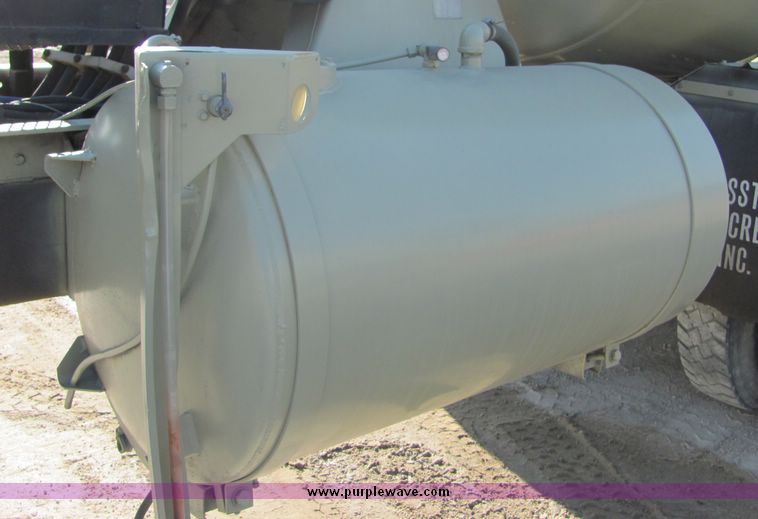 image for item 3423 1994 Ford LT8000 concrete truck