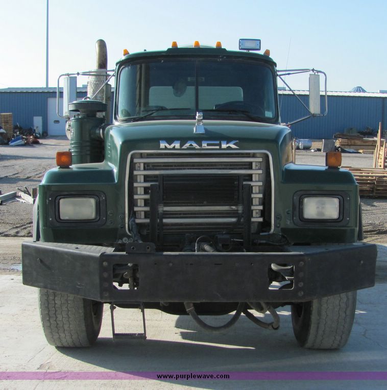 image for item 3424 1991 Mack concrete truck