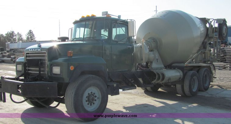 image for item 3424 1991 Mack concrete truck