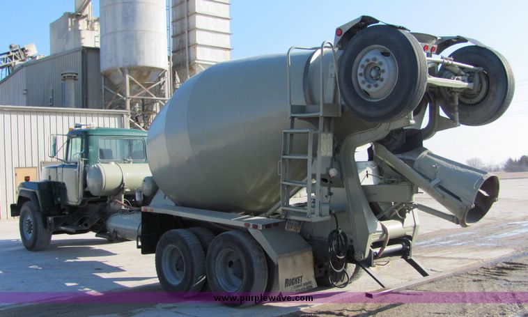 image for item 3424 1991 Mack concrete truck