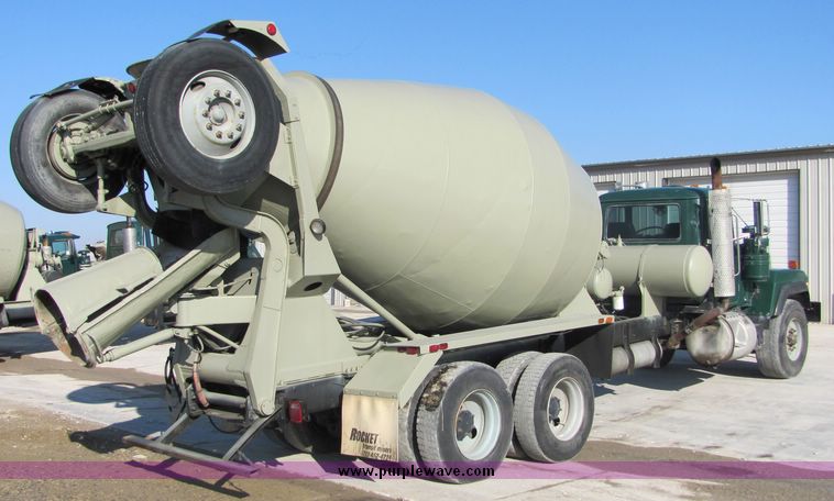 image for item 3424 1991 Mack concrete truck