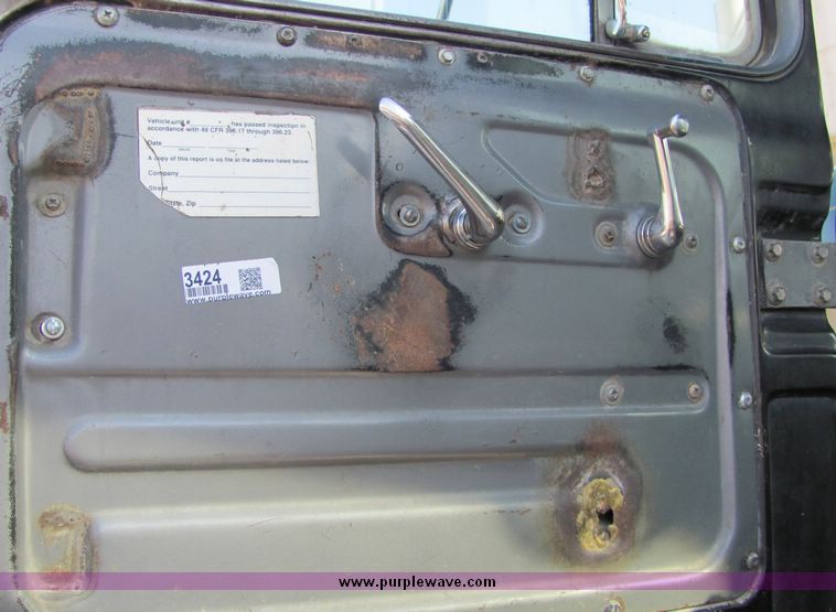 image for item 3424 1991 Mack concrete truck