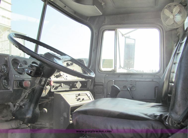 image for item 3424 1991 Mack concrete truck