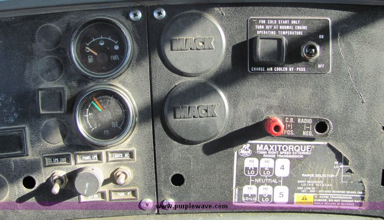 image for item 3424 1991 Mack concrete truck