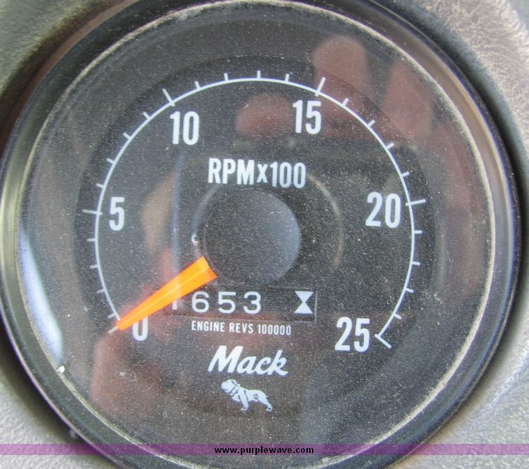 image for item 3424 1991 Mack concrete truck