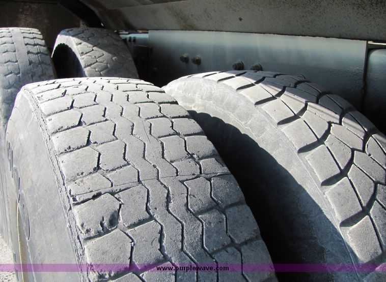 image for item 3424 1991 Mack concrete truck