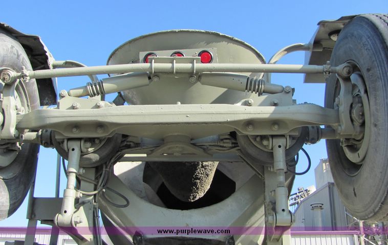 image for item 3424 1991 Mack concrete truck