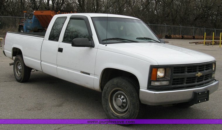 image for item 3542 1996 Chevrolet C2500 extended cab pickup truck
