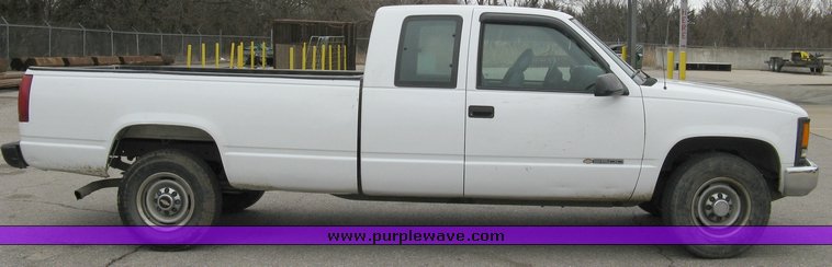 image for item 3542 1996 Chevrolet C2500 extended cab pickup truck