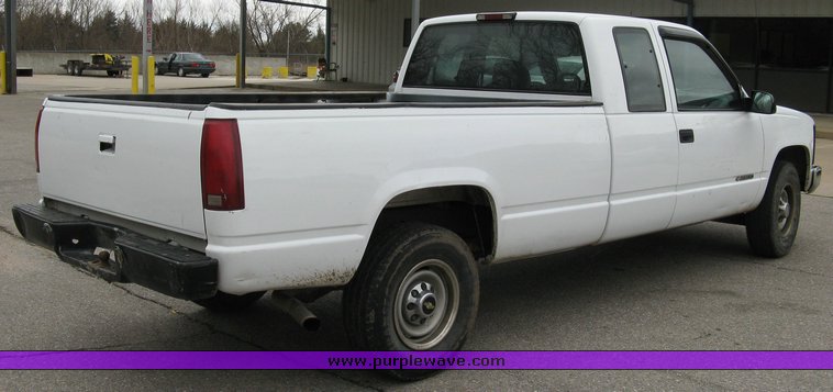 image for item 3542 1996 Chevrolet C2500 extended cab pickup truck