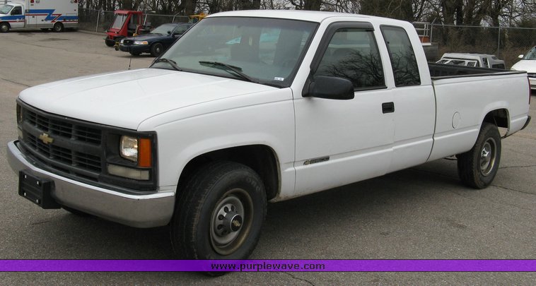 image for item 3542 1996 Chevrolet C2500 extended cab pickup truck