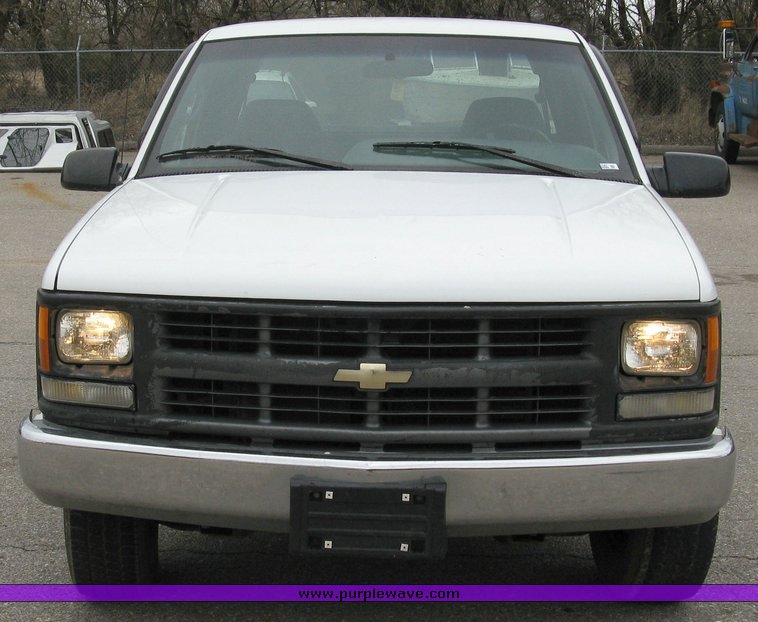 image for item 3542 1996 Chevrolet C2500 extended cab pickup truck