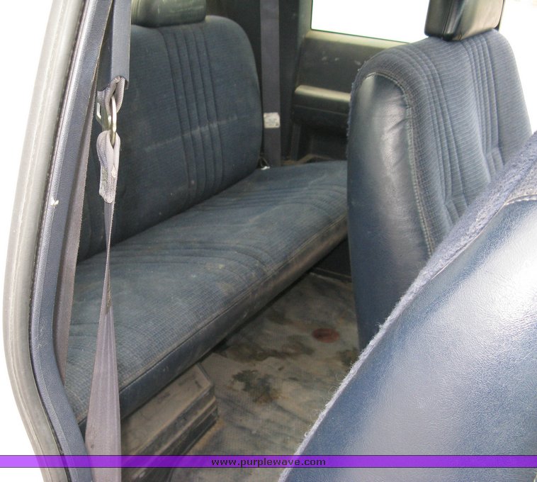 image for item 3542 1996 Chevrolet C2500 extended cab pickup truck