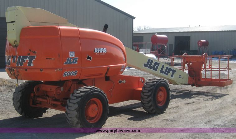 image for item 3946 1999 JLG 600S boom lift