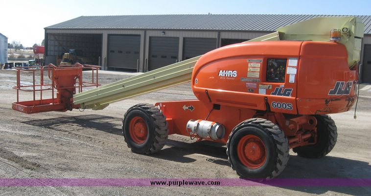 image for item 3946 1999 JLG 600S boom lift