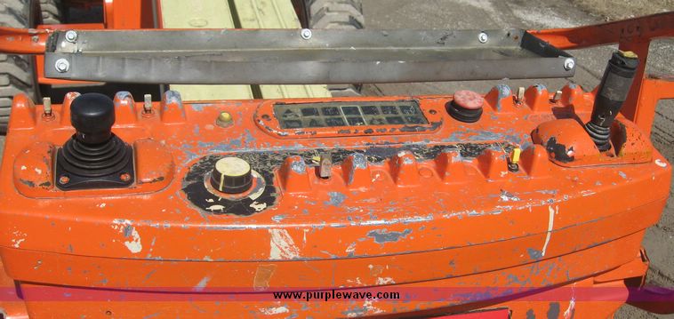 image for item 3946 1999 JLG 600S boom lift