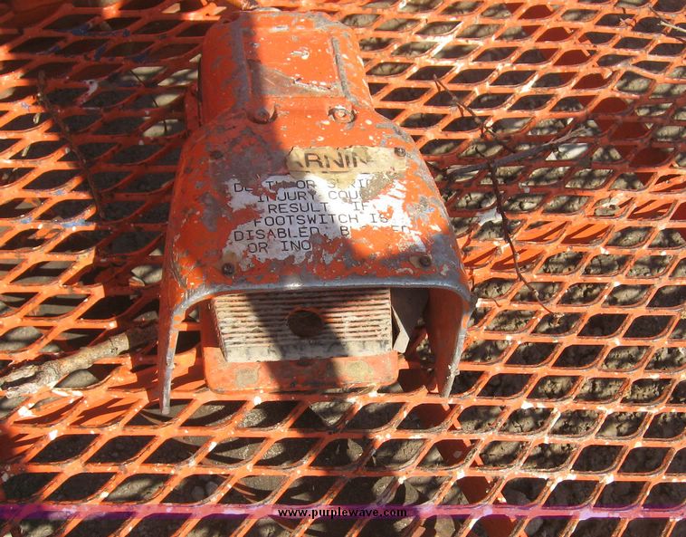 image for item 3946 1999 JLG 600S boom lift