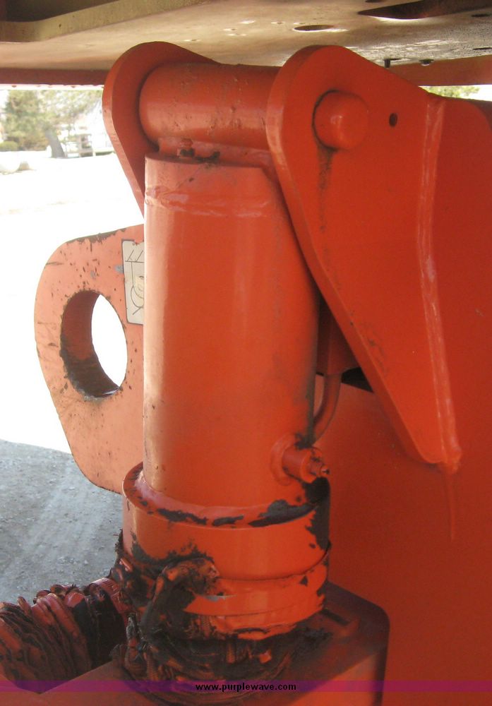 image for item 3946 1999 JLG 600S boom lift