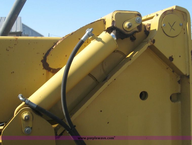 image for item 3948 2001 Caterpillar TH83 telehandler