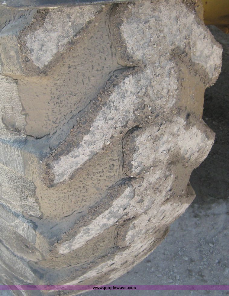 image for item 3948 2001 Caterpillar TH83 telehandler