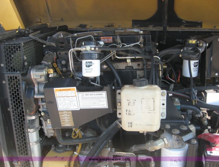 image for item 3948 2001 Caterpillar TH83 telehandler