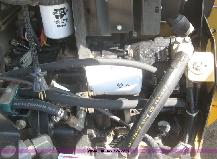 image for item 3948 2001 Caterpillar TH83 telehandler